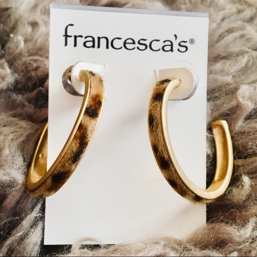 FRANCESCA’S GOLD FURRY ANIMAL PRINT HOOP EARRINGS